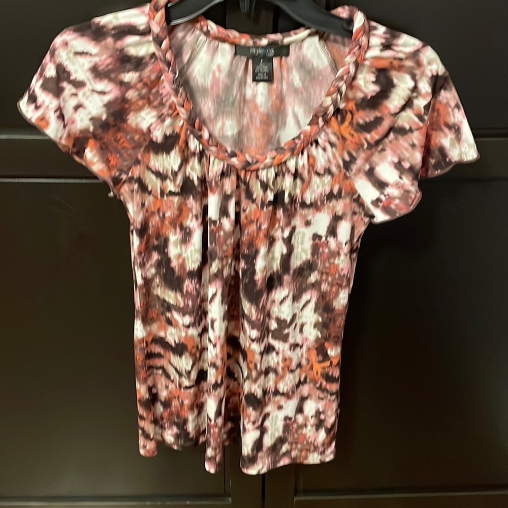NEW Women’s short sleeve top. Size P petite. Style & co. Beautiful pattern.
